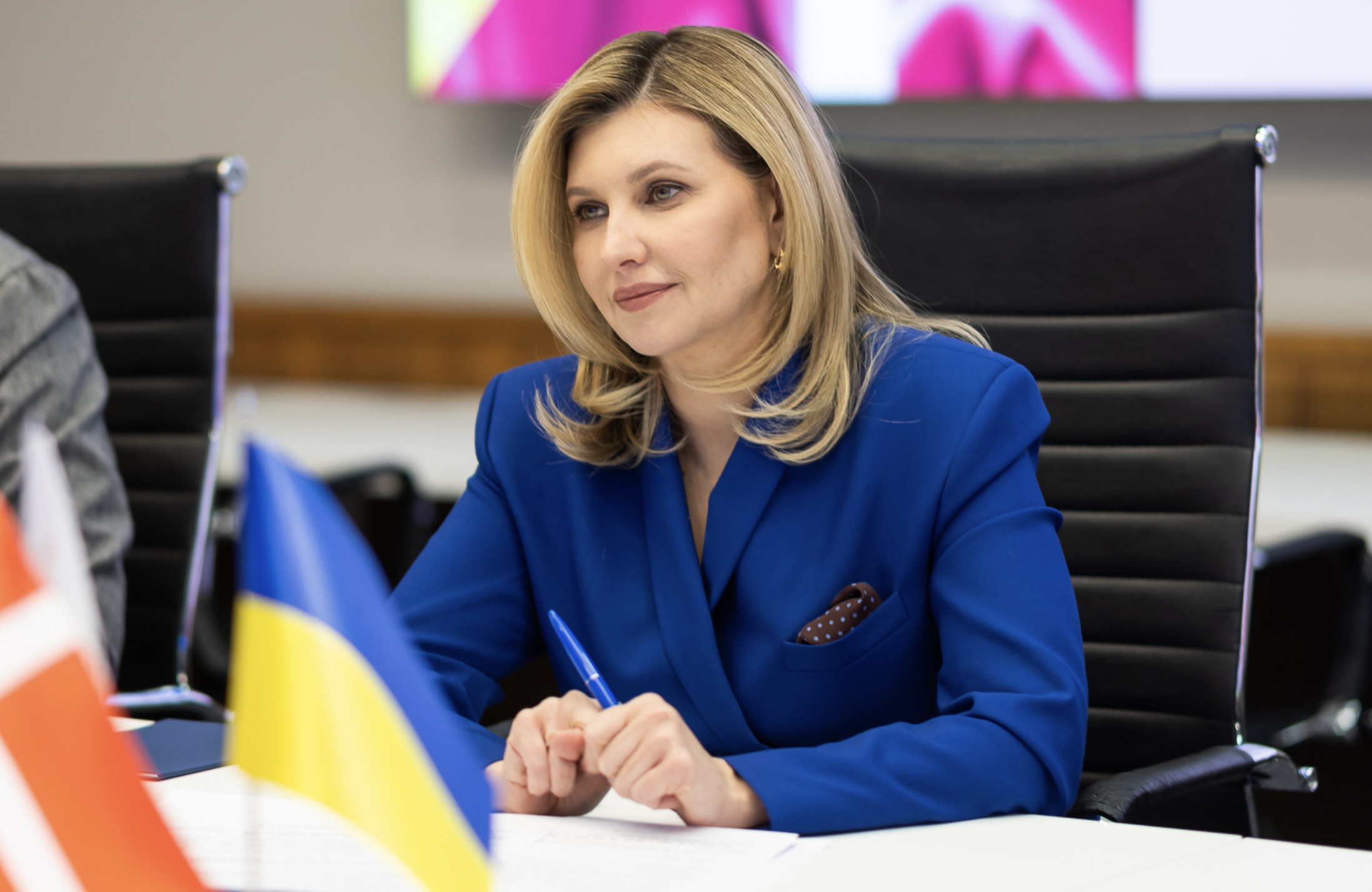 Зеленська в одягу віддає перевагу синьому кольору чи біргуді